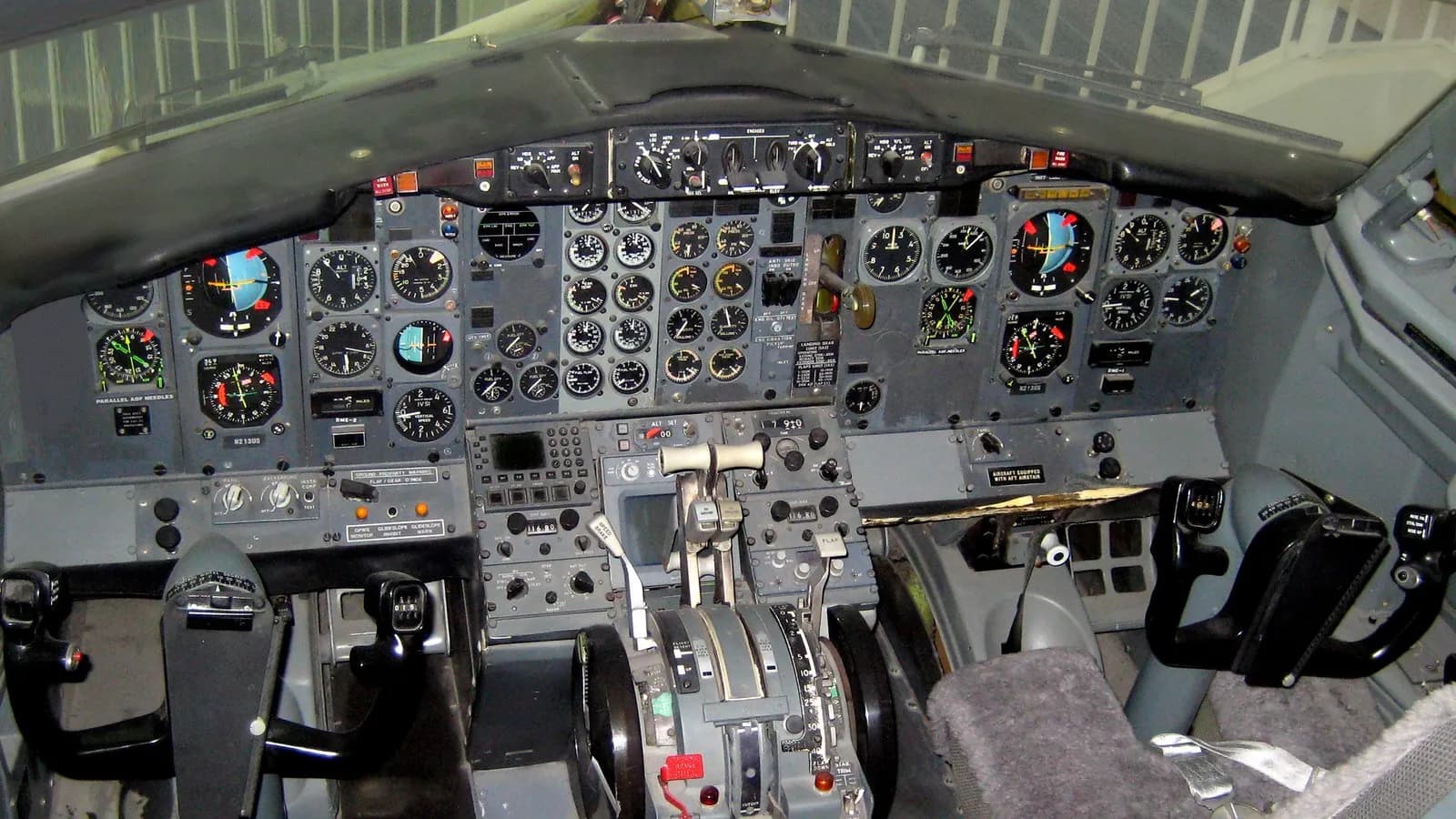 The flight deck of a Boeing 737 on display in a museum, photographed in August 2008, illustrative of the type of cockpit involved and not the flydubai aircraft or its crew