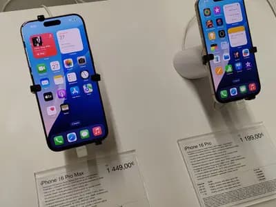 The iPhone 16 Pro series laid out on a table, among the models that receive the new Siri in iOS 27